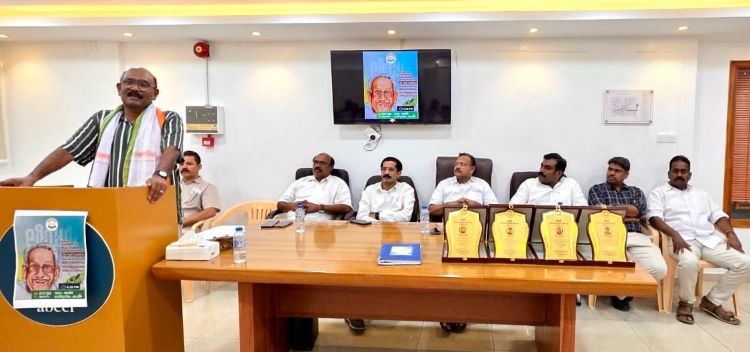 ഒഐസിസി വെസ്റ്റേണ്‍ റീജിയണല്‍ കമ്മിറ്റി ലീഡര്‍ കെ. കരുണാകരന്‍ അനുസ്മരണവും വിദ്യാര്‍ത്ഥികള്‍ക്കുള്ള ആദരവും സംഘടിപ്പിച്ചു