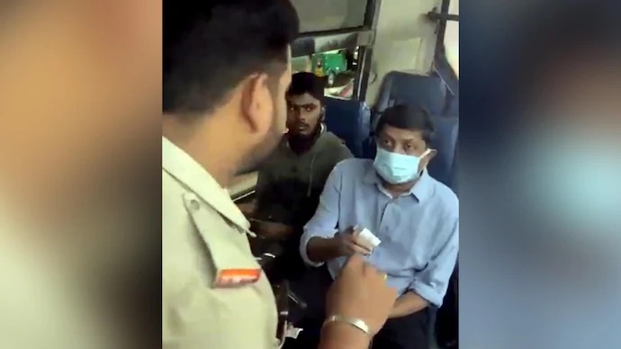 ചില്ലറയില്ല, ബസില്‍ നിന്ന് ഇറങ്ങിപ്പോകാന്‍ മന്ത്രിയോട് കണ്ടക്ടര്‍