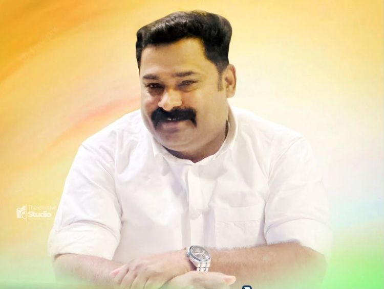 ഫൈസല്‍ പൂക്കോട്ടുംപാടത്തിന്റെ മയ്യിത്ത് നാട്ടില്‍ ഖബറടക്കി; അന്ത്യാഞ്ജലി അര്‍പ്പിച്ചു പ്രവാസി ലോകവും സഹപ്രവര്‍ത്തകരും