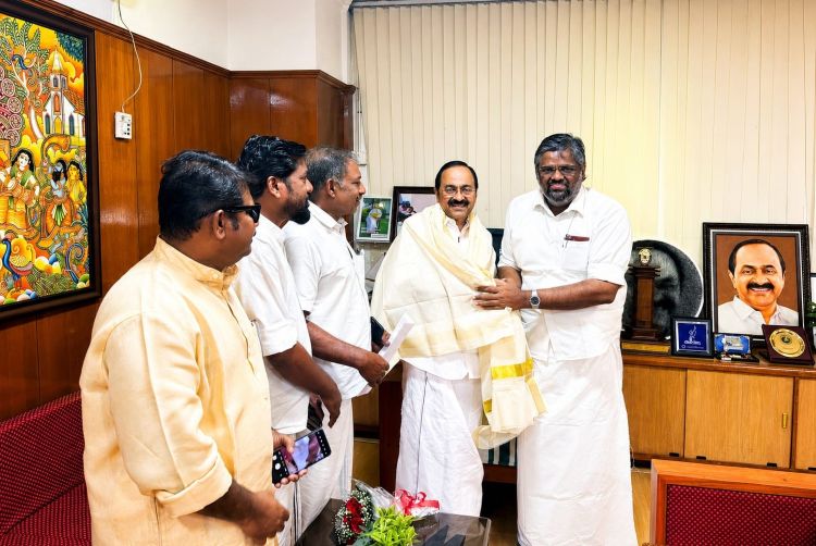 അഡ്വ. ഹംദുള്ള സഈദ് എംപിയുടെ നേതൃത്വത്തില്‍ ലക്ഷദ്വീപിന്റെ വിവിധ ആവശ്യങ്ങളുമായി പ്രതിനിധി സംഘം മുഖ്യമന്ത്രിയുമായി കൂടിക്കാഴ്ച നടത്തി