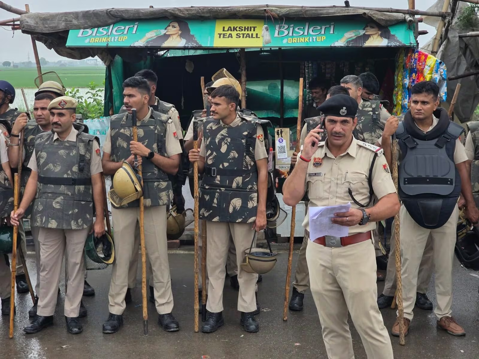 ദല്‍ഹി മാര്‍ച്ചിനൊരുങ്ങി ശംഭു അതിര്‍ത്തിയില്‍ ആയിരക്കണക്കിന് കര്‍ഷകര്‍ തടിച്ചുകൂടുന്നു; എന്താണ് സംഭവിക്കുന്നത്?