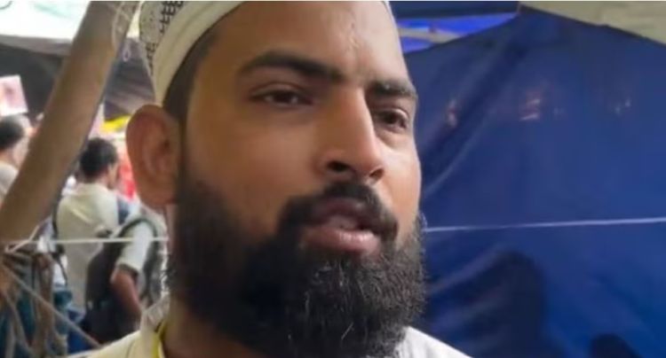 ജന്തര്‍മന്തര്‍ പ്രതിഷേധക്കാര്‍ക്ക് ഭക്ഷണം നല്‍കിയ സന്നദ്ധപ്രവര്‍ത്തകന്‍ ജുനൈദിനെ കണ്ണുകെട്ടികൊണ്ടു പോയി പോലീസ് ചോദ്യം ചെയ്തതായി പരാതി