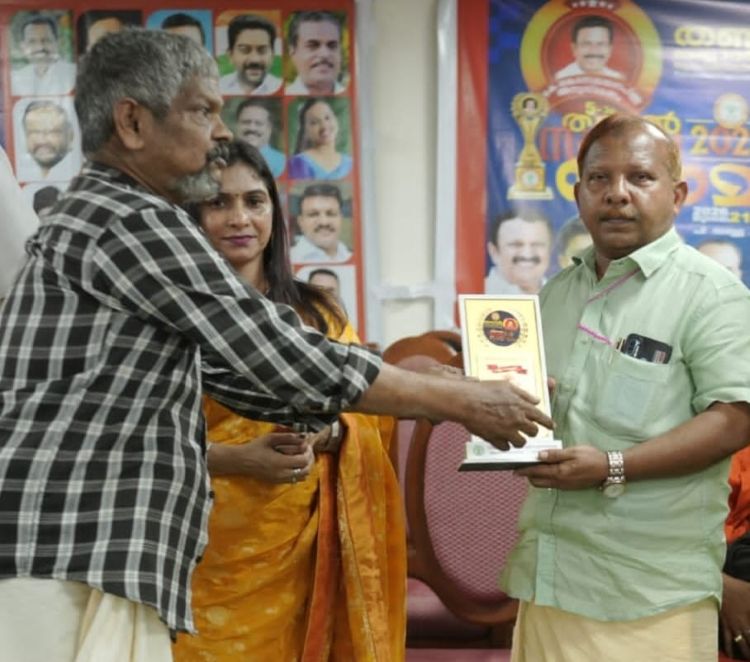  മുന്‍ മന്ത്രിയുടെ നാമധേയത്തിലുള്ള സ്‌നേഹാദരം തണല്‍ റവന്യൂ ടവര്‍ കൂട്ടായ്മയ്ക്ക്; അവാര്‍ഡ് ദാന ചടങ്ങ് തിരുവനന്തപുരത്ത് നടന്നു